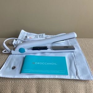 Moroccan Oil Titanium Ceramic Hairstyling Iron